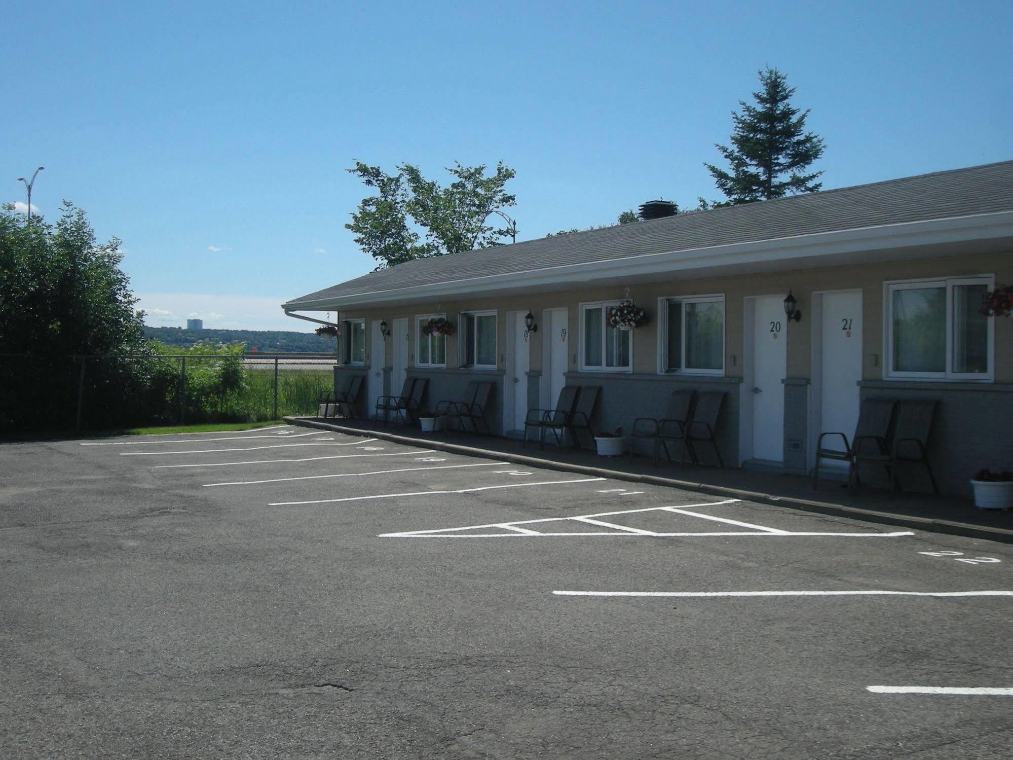 Motel Chevalier Quebec City Exterior photo
