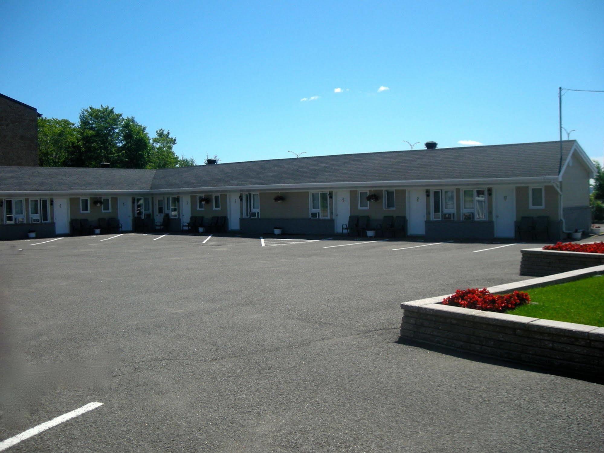 Motel Chevalier Quebec City Exterior photo